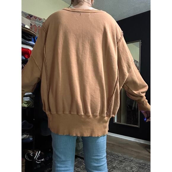 Free people with the free Camden sweatshirt - Picture 5 of 8